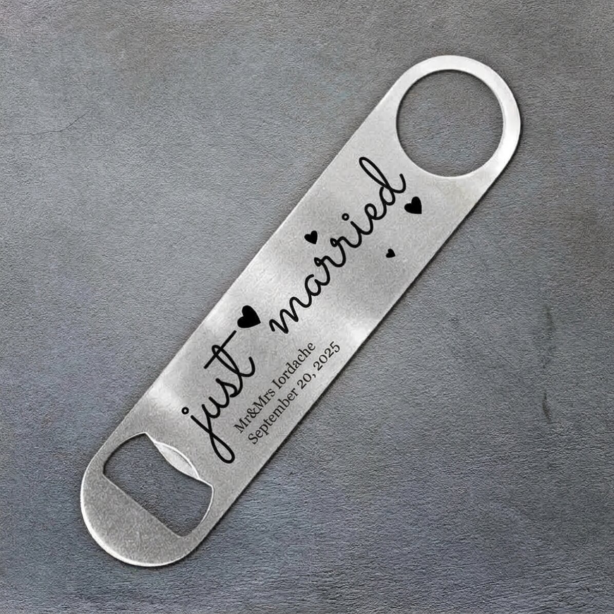 Abrebotellas personalizado con mensaje: «Just Married»