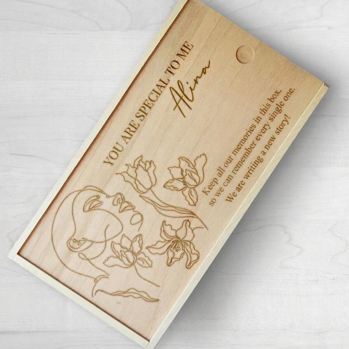 Caja de regalo personalizada de madera con un mensaje para ella