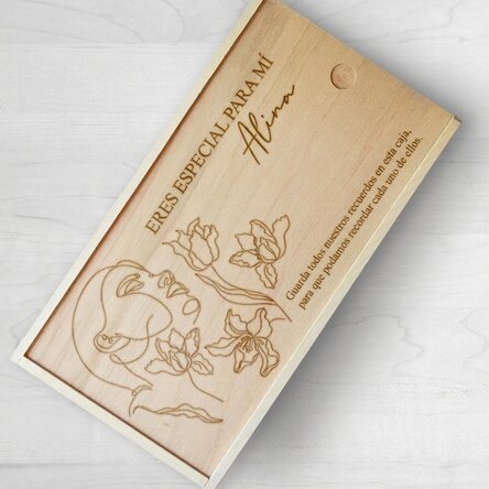 Caja de regalo personalizada de madera con un mensaje para ella
