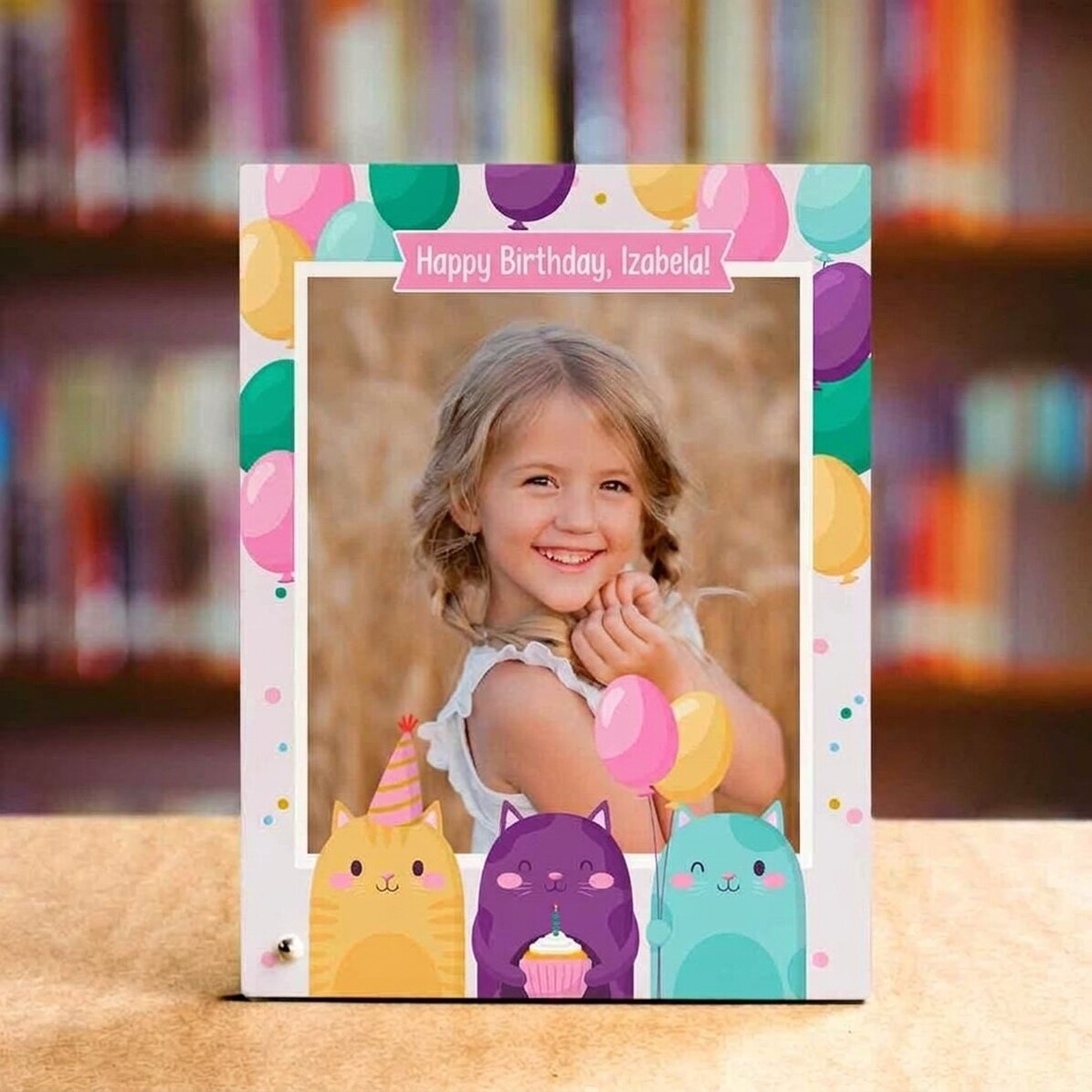 Marco de fotos de escritorio personalizado con texto y una foto: ¡Feliz cumpleaños!