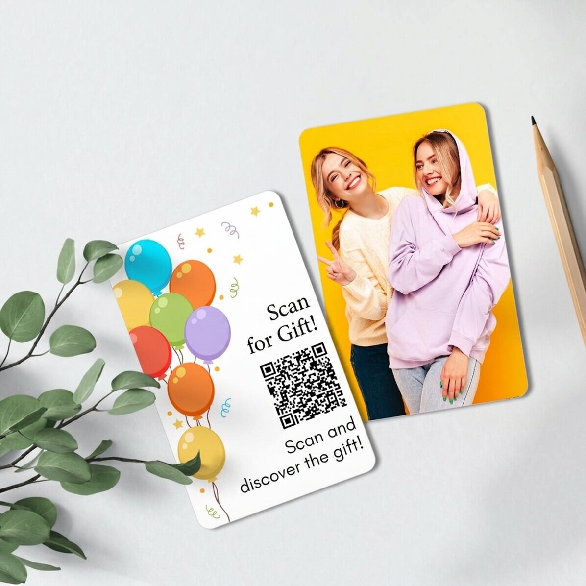 Tarjeta de aluminio personalizada por ambas caras con un mensaje, un código QR y una foto: ¡Feliz cu