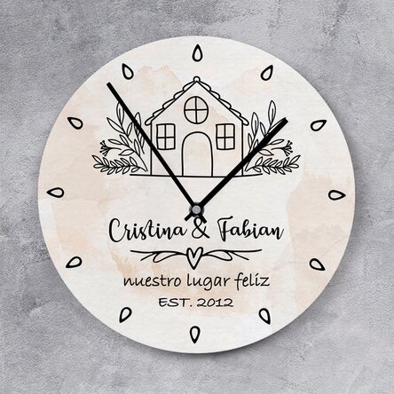 Reloj personalizado con texto: «Happy place»