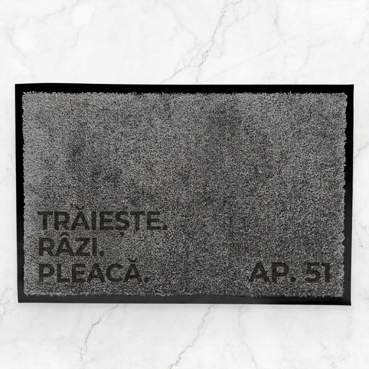 Alfombra de entrada para interior personalizada con el texto: «Live. Laugh. Leave.»