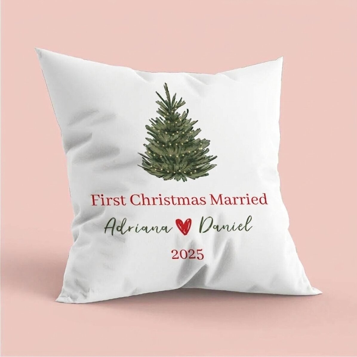 Cojín personalizado con mensaje: «Primera Navidad como casados»