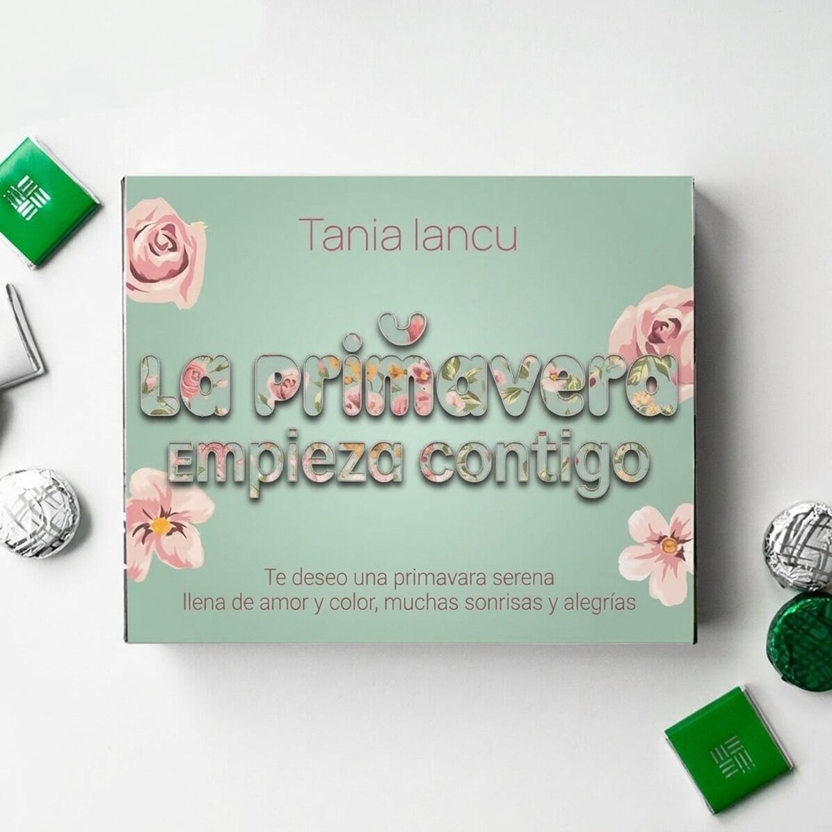 Caja de bombones personalizada con mensaje: «La primavera empieza contigo»
