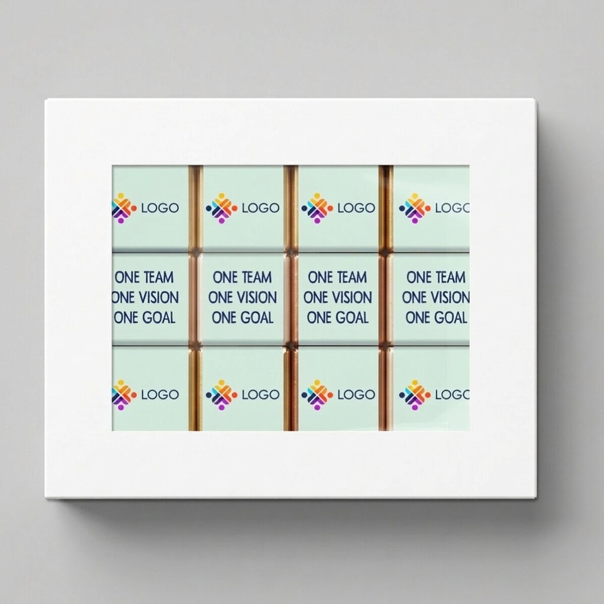 Caja de regalo con 12 minichocolates personalizados con logotipo y mensaje