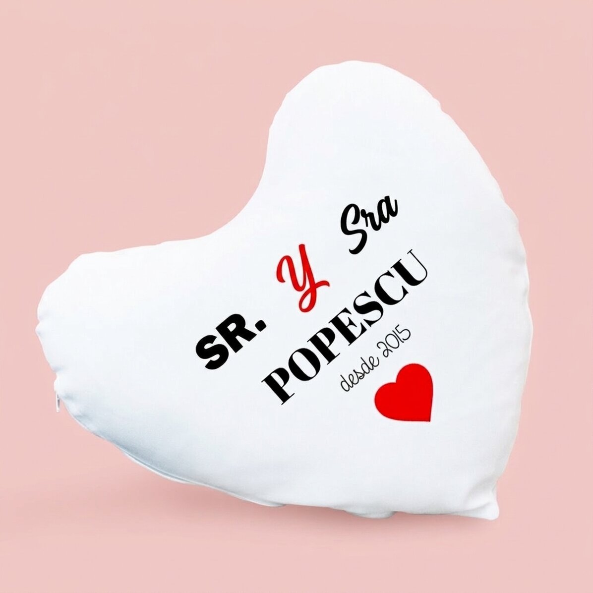 Cojín personalizado con forma de corazón - Mr & Mrs