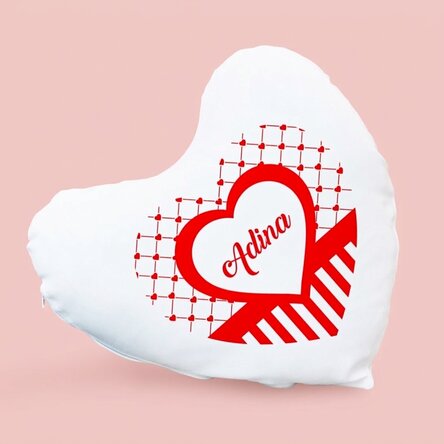Cojín personalizado con forma de corazón y nombre de amor