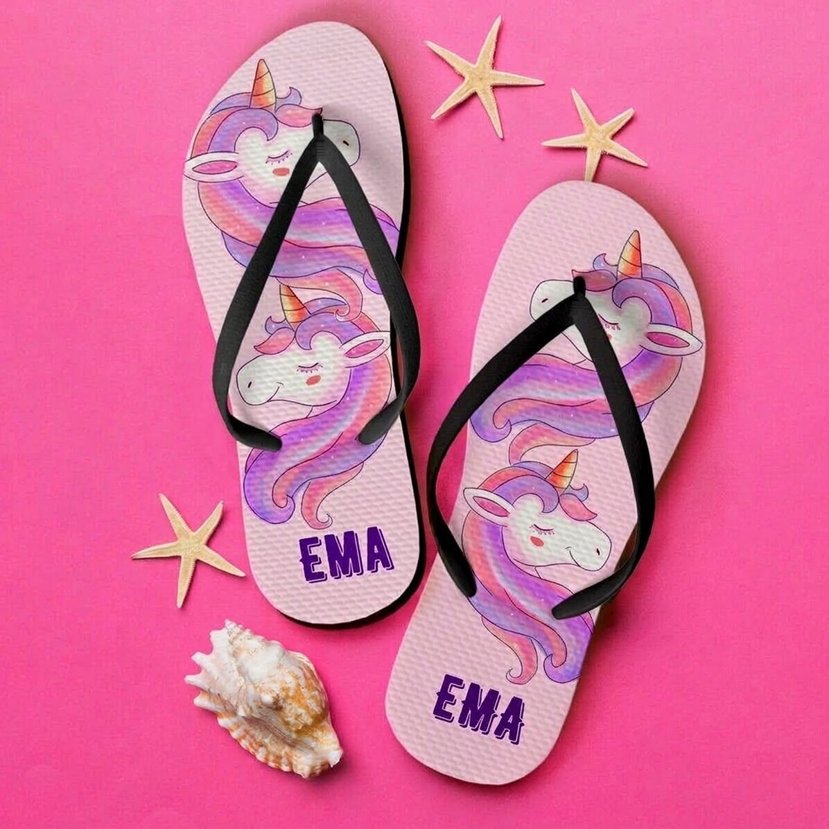 Chanclas personalizadas para niños con un unicornio y un texto