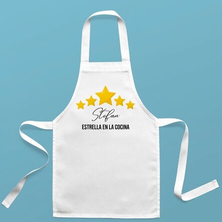 Taza personalizada para niños con texto: «La estrella de la cocina»