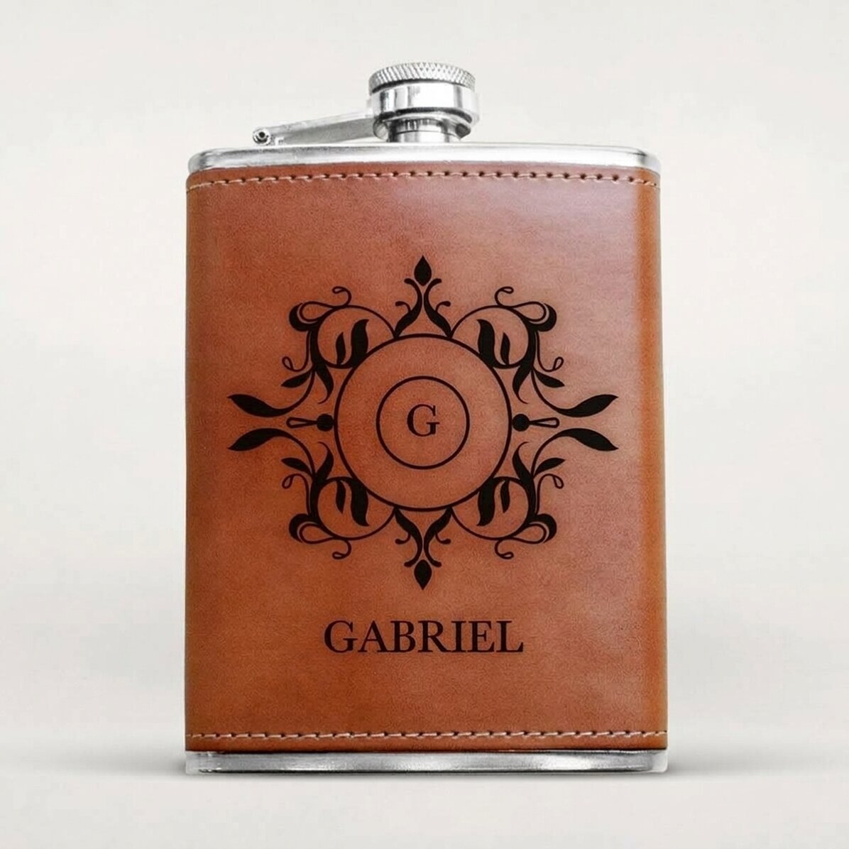 Botella de bolsillo personalizada forrada en piel - Monograma