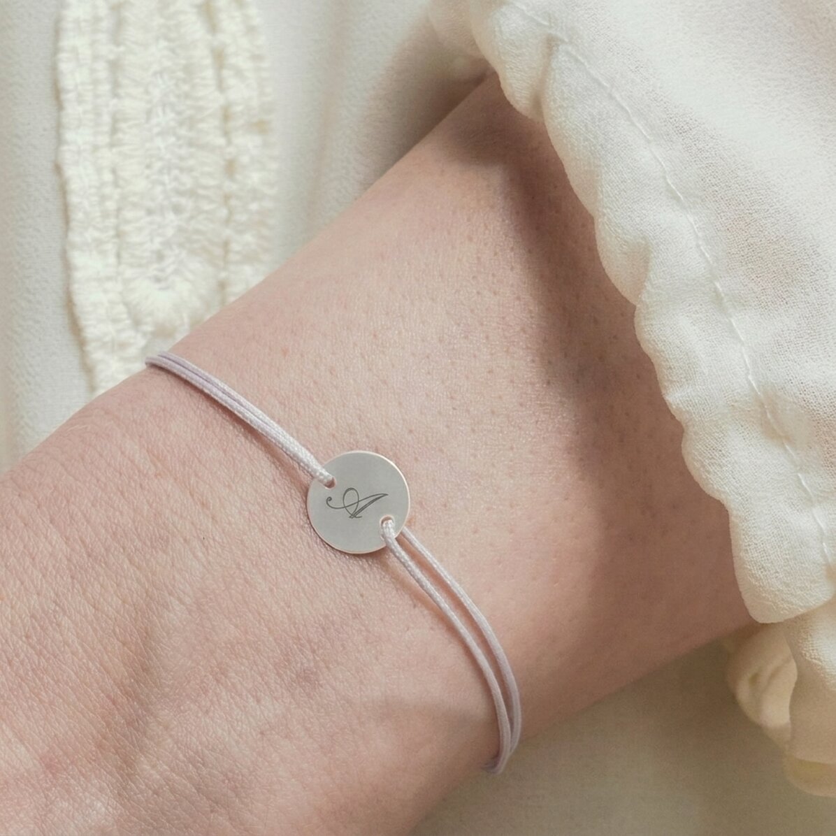 Pulsera con cordón personalizada - moneda de 10 mm - plata 925 - modelo con inicial 2