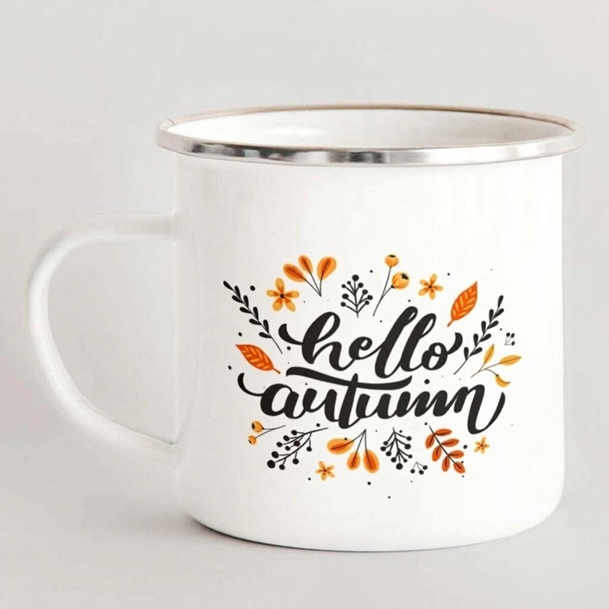Taza metálica esmaltada con la inscripción «hello autumn»