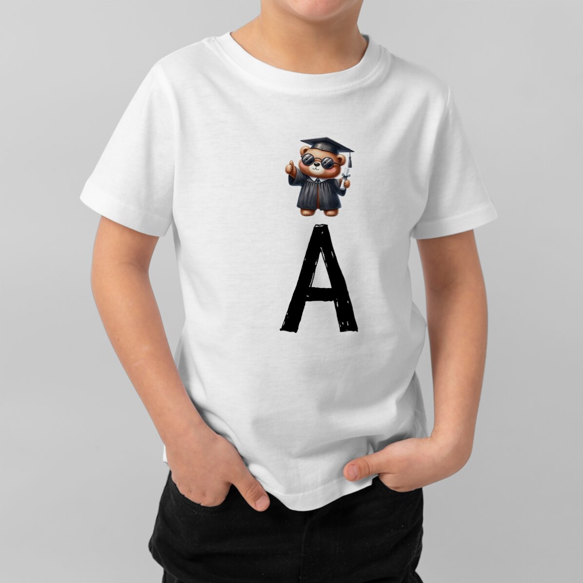 Camiseta de algodón para niños personalizada con una inicial - Osito graduado