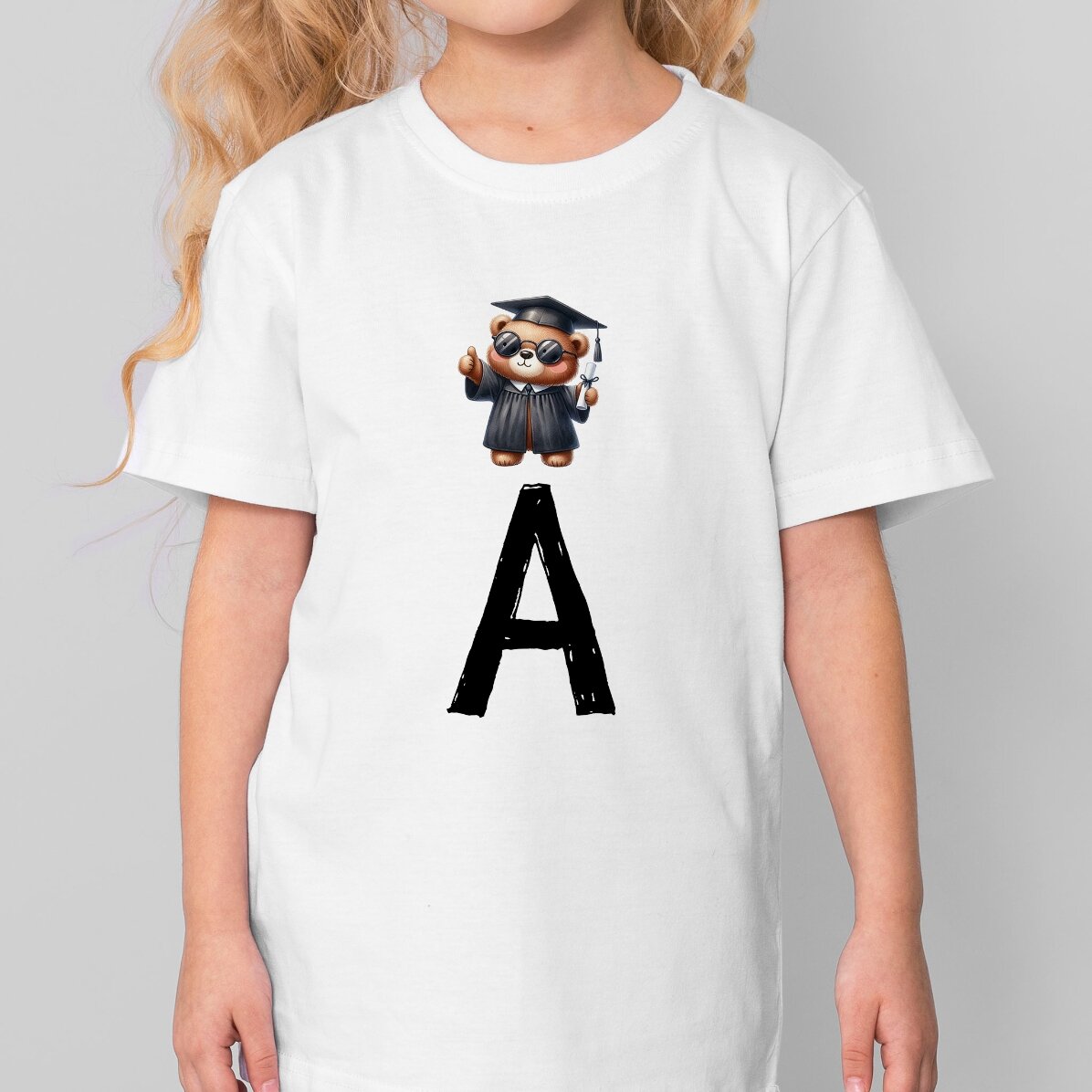 Camiseta de algodón para niños personalizada con una inicial - Osito graduado