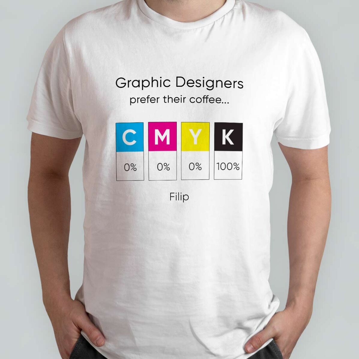 Camiseta de algodón personalizada con un mensaje para diseñadores gráficos
