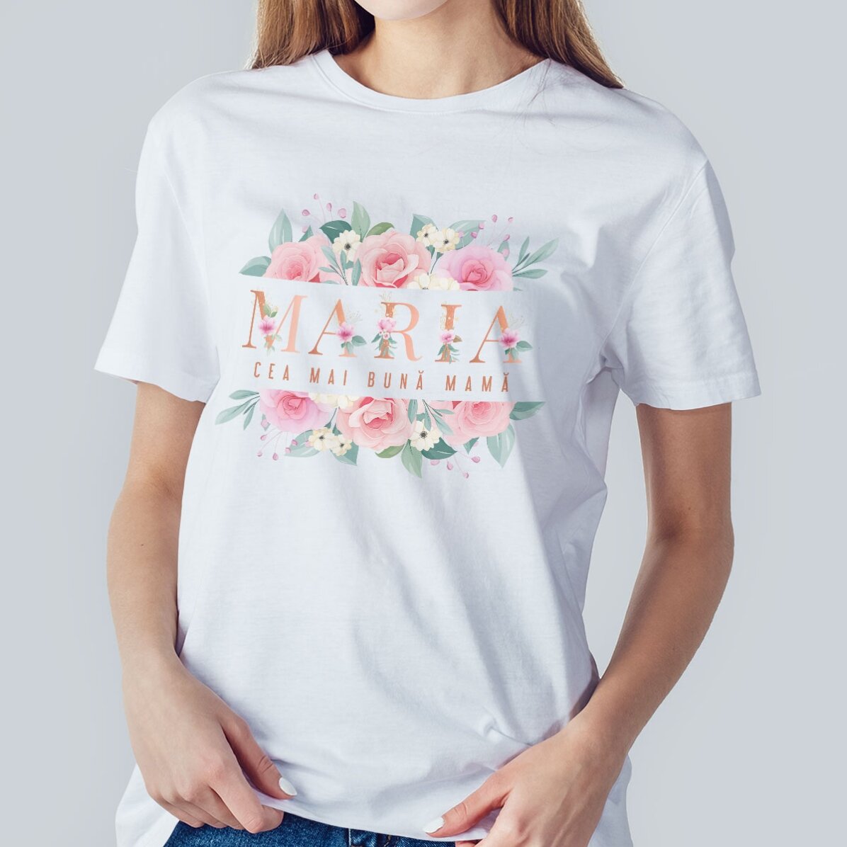 Camiseta de algodón personalizada con un mensaje floral: «La mejor madre»