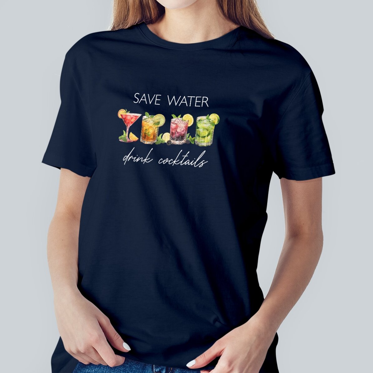 Camiseta de algodón personalizada con el texto: «Save water, drink cocktails»