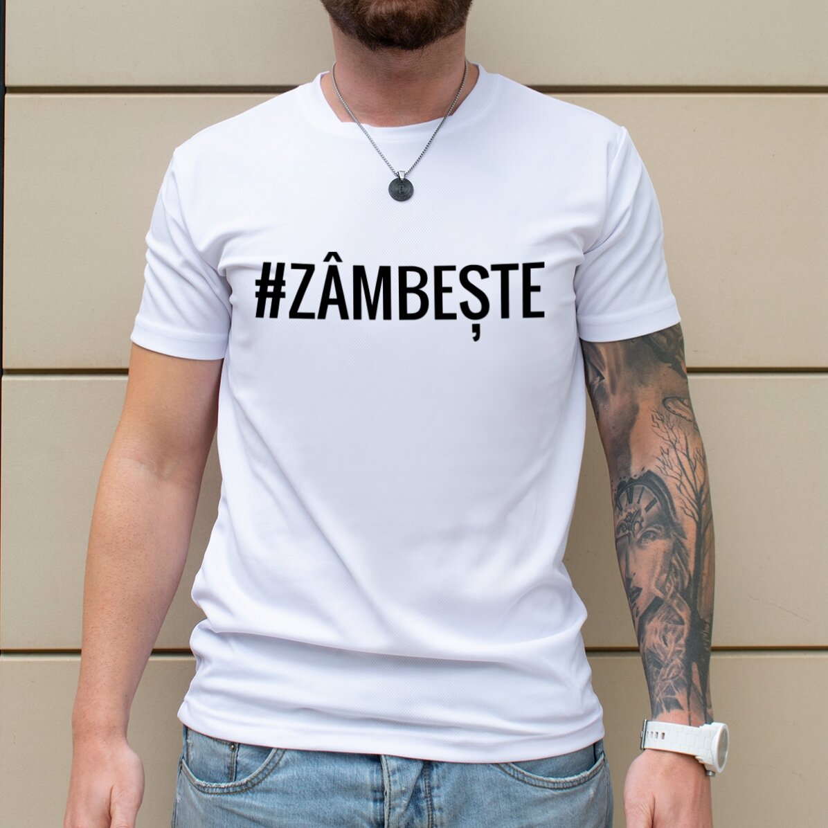 Camiseta deportiva personalizada con texto