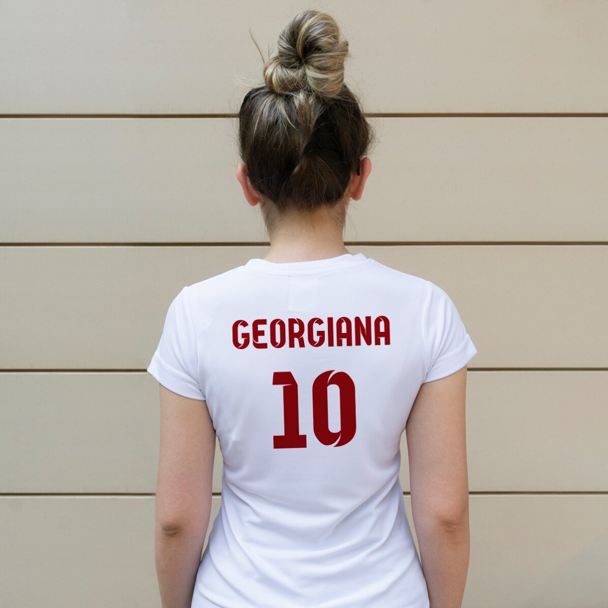 Camiseta deportiva personalizada en la espalda con nombre y número - modelo de fútbol