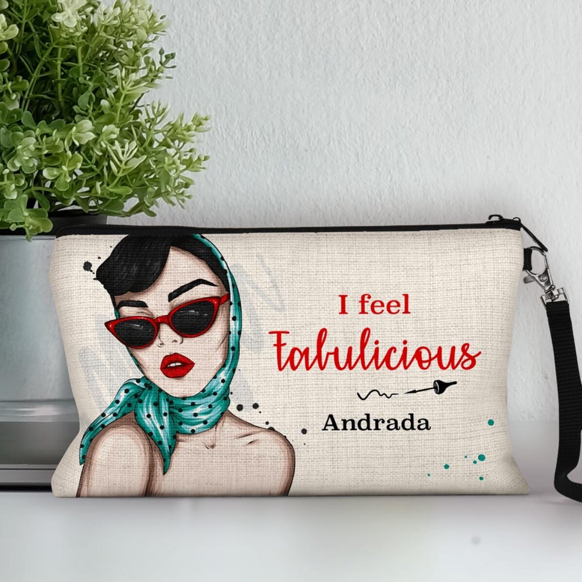 Set de maquillaje personalizado con el texto «I feel Fabulicious»