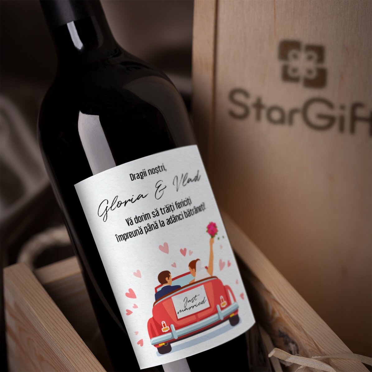 Vino personalizado con mensaje: «Justo casados»