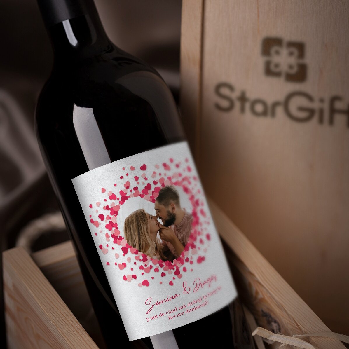 Vino personalizado con mensaje para parejas - Love is in the air