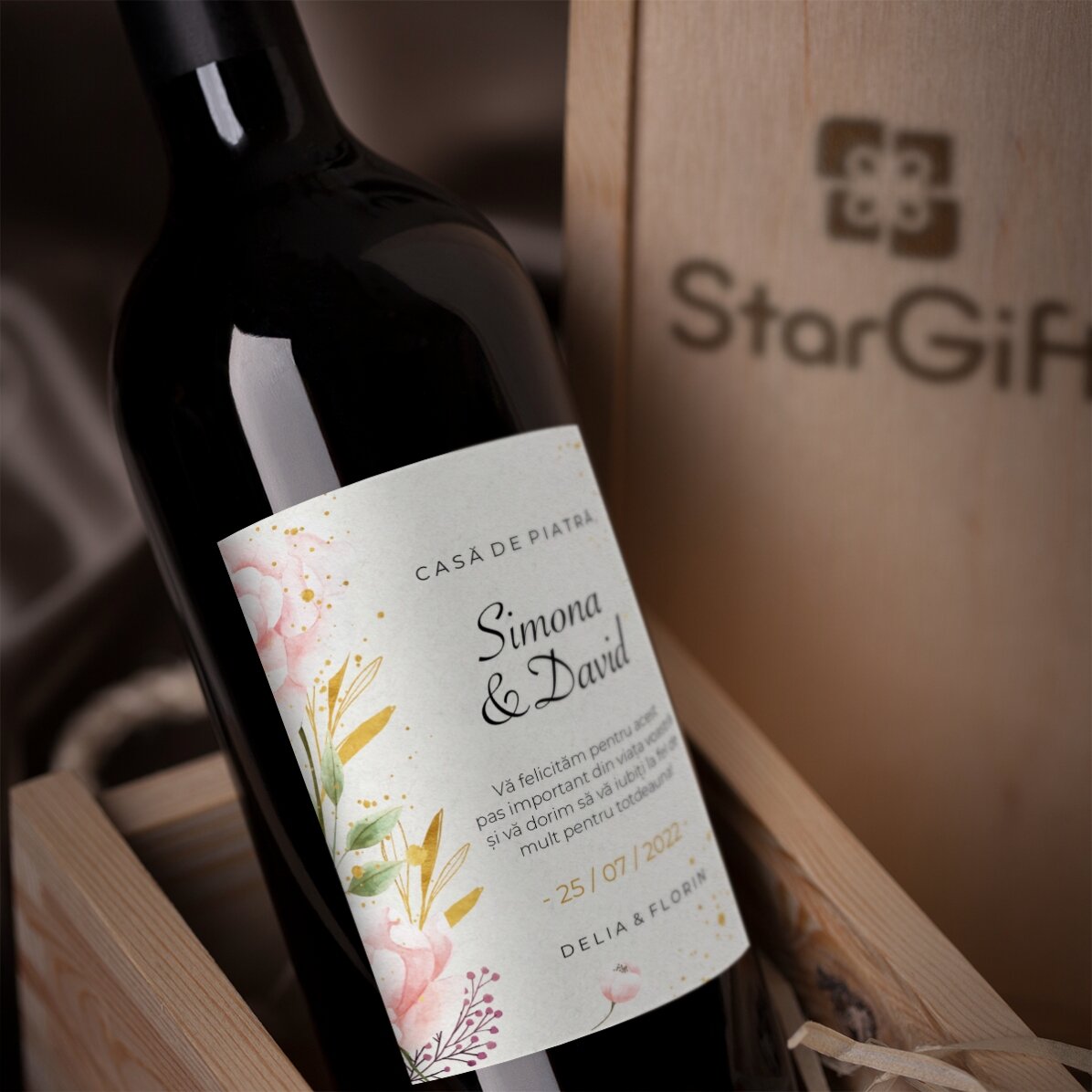 Vino personalizado con mensaje: «Felicidades, novios»