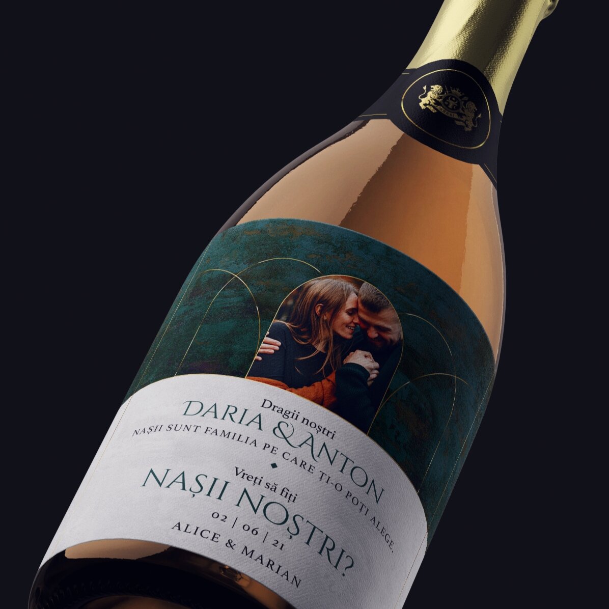 Vino espumoso personalizado con texto y foto: «¿Queréis ser nuestros padrinos?»